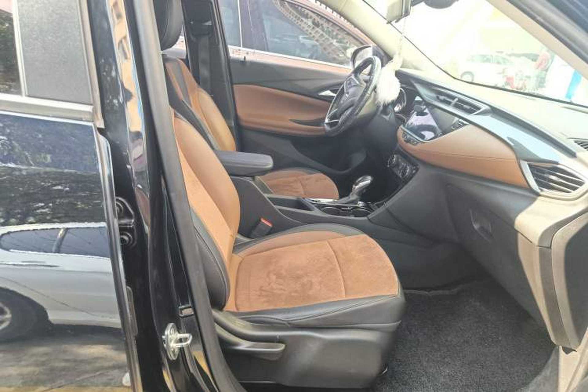 Used Buick Encore GX 2020 20T CVT Two-Wheel Drive Luxury Version Right Front Seat