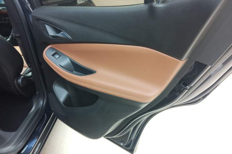 Used Buick Encore GX 2020 20T CVT Two-Wheel Drive Flagship Version Right Rear Door Interior