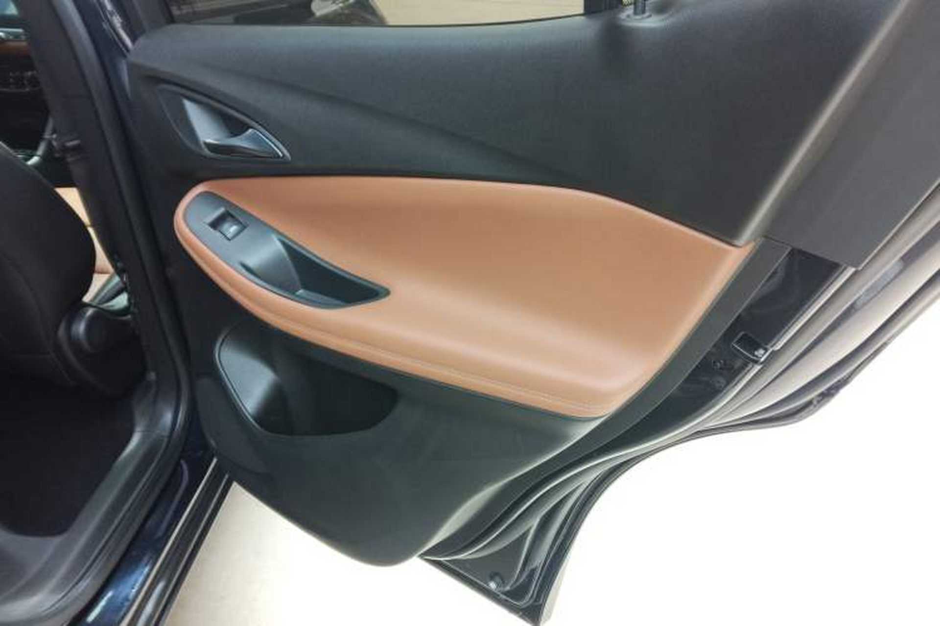 Used Buick Encore GX 2020 20T CVT Two-Wheel Drive Flagship Version Right Rear Door Interior