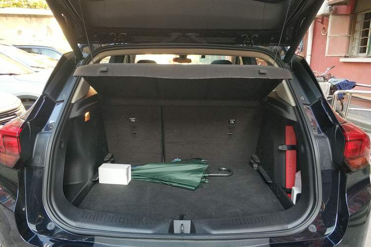 Used Buick Encore GX 2020 20T CVT Two-Wheel Drive Luxury Version Trunk