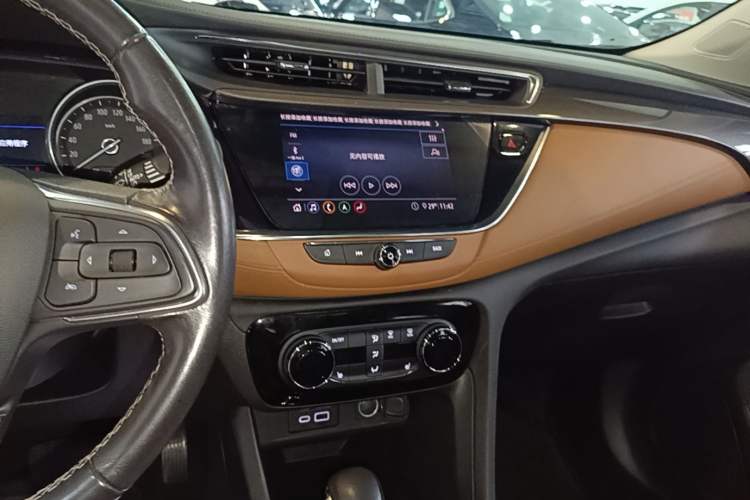 Used Buick Encore GX 2020 20T CVT Two-Wheel Drive Flagship Version Audio And AC Panel