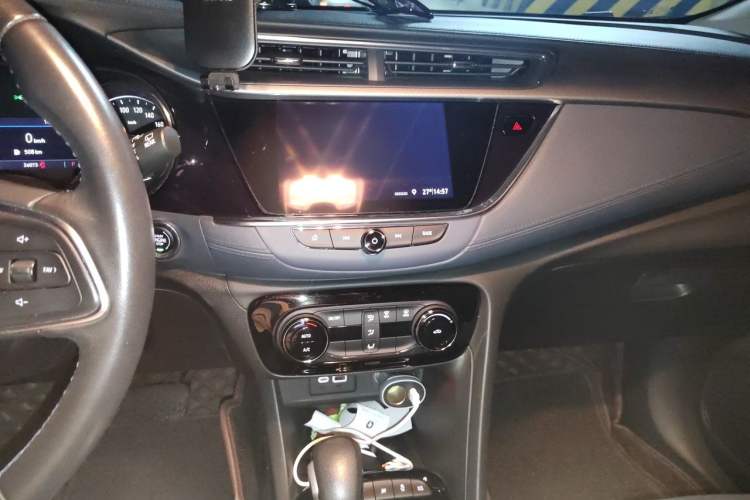 Used Buick Encore GX 2020 20T CVT Two-Wheel Drive Luxury Version Audio And AC Panel