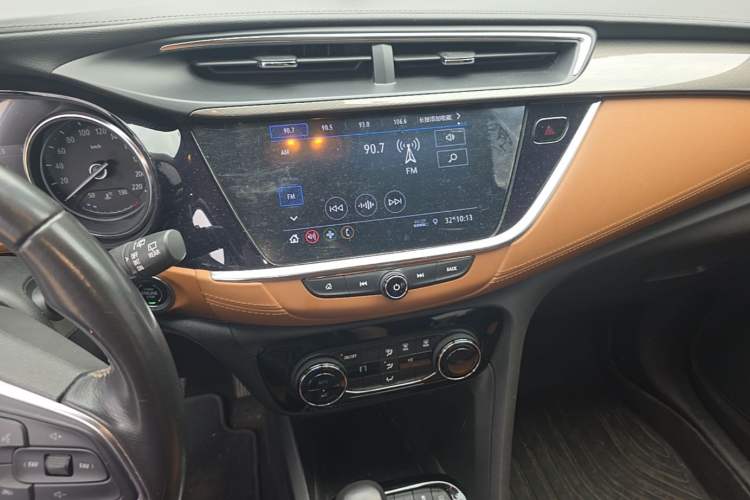Used Buick Encore GX 2020 20T CVT Two-Wheel Drive Luxury Version Audio And AC Panel