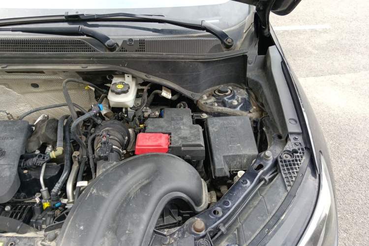 Used Buick Encore GX 2020 20T CVT Two-Wheel Drive Luxury Version Engine Bay Left