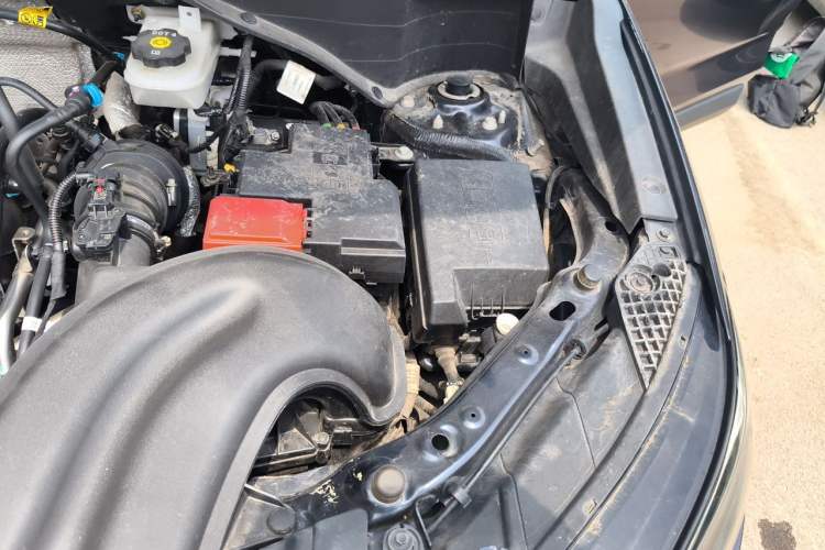 Used Buick Encore GX 2020 20T CVT Two-Wheel Drive Luxury Version Engine Bay Left