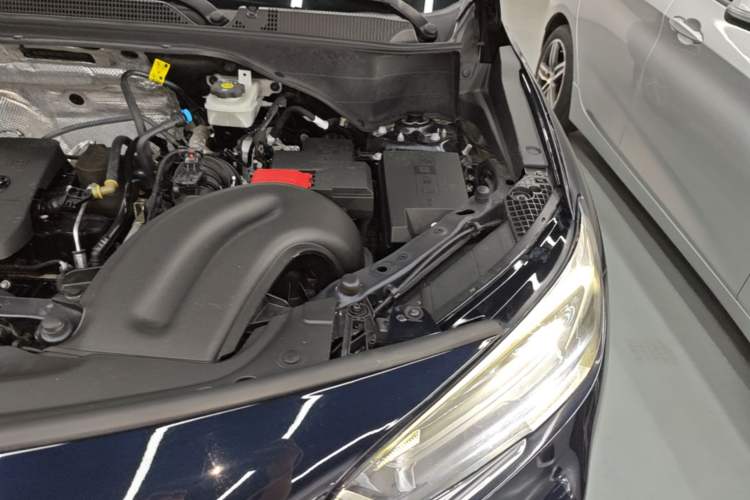 Used Buick Encore GX 2020 20T CVT Two-Wheel Drive Luxury Version Engine Bay Left