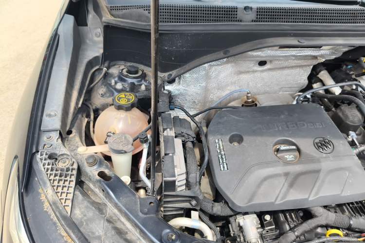 Used Buick Encore GX 2020 20T CVT Two-Wheel Drive Luxury Version Engine Bay Right