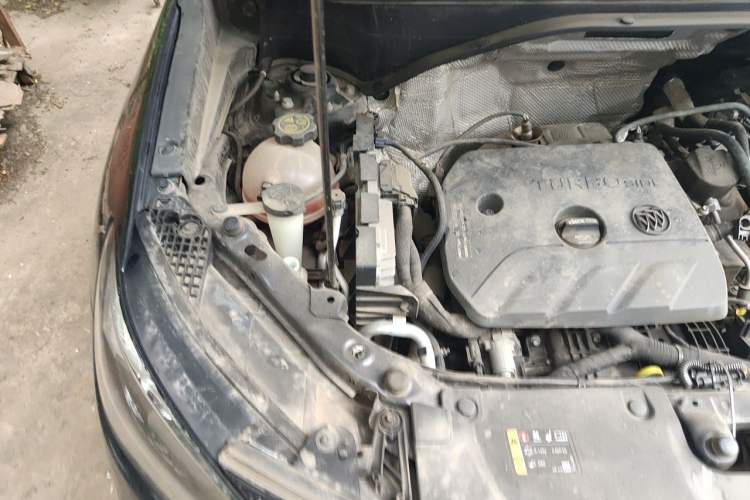 Used Buick Encore GX 2020 20T CVT Two-Wheel Drive Luxury Version Engine Bay Right