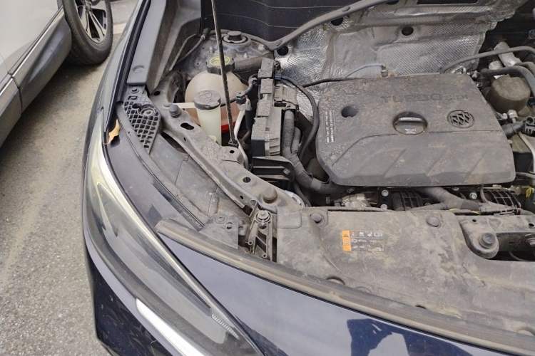 Used Buick Encore GX 2020 20T CVT Two-Wheel Drive Luxury Version Engine Bay Right