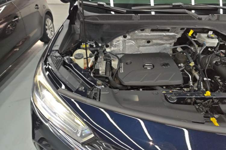 Used Buick Encore GX 2020 20T CVT Two-Wheel Drive Luxury Version Engine Bay Right