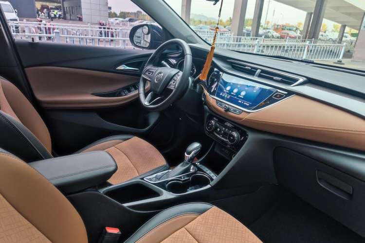 Used Buick Encore GX 2020 20T CVT Two-Wheel Drive Luxury Version Interior 3
