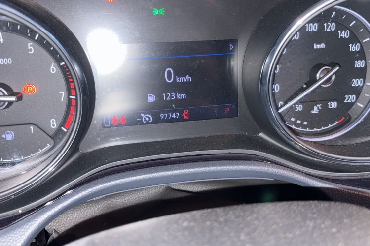 Used Buick Encore GX 2020 20T CVT Two-Wheel Drive Luxury Version Odometer Close Up