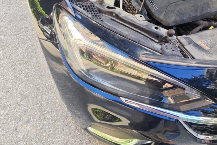 Used Buick Encore GX 2020 20T CVT Two-Wheel Drive Luxury Version Right Front Headlight