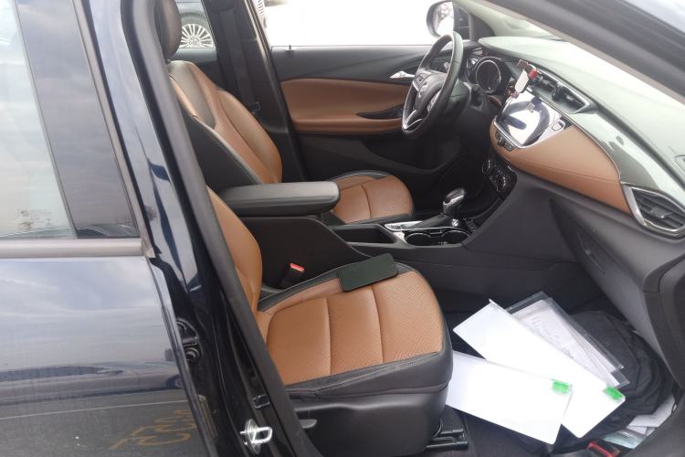 Used Buick Encore GX 2020 20T Automatic All-Wheel-Drive Flagship Model Right Front Seat
