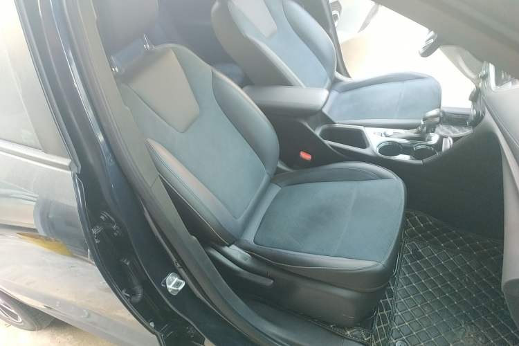 Used Buick Encore GX 2020 20T CVT Two-Wheel Drive Luxury Version Right Front Seat