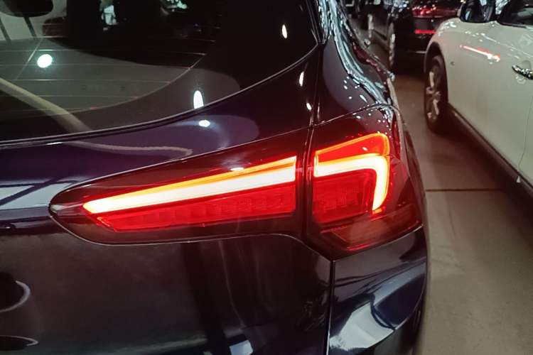 Used Buick Encore GX 2020 20T CVT Two-Wheel Drive Flagship Version Right Rear Taillight