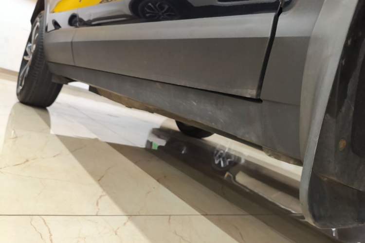 Used Buick Encore GX 2020 20T Automatic All-Wheel-Drive Flagship Model Right Side Sill