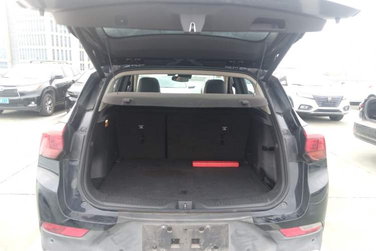 Used Buick Encore GX 2020 20T Automatic All-Wheel-Drive Flagship Model Trunk