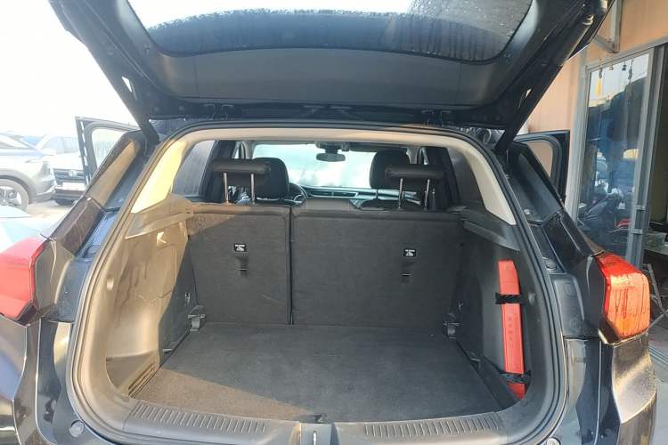 Used Buick Encore GX 2020 20T CVT Two-Wheel Drive Luxury Version Trunk