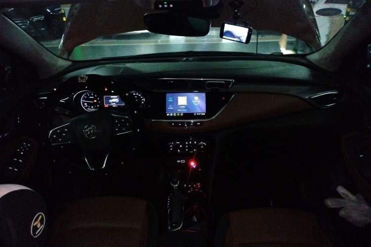 Used Buick Encore GX 2020 20T CVT Two-Wheel Drive Flagship Version Interior 2