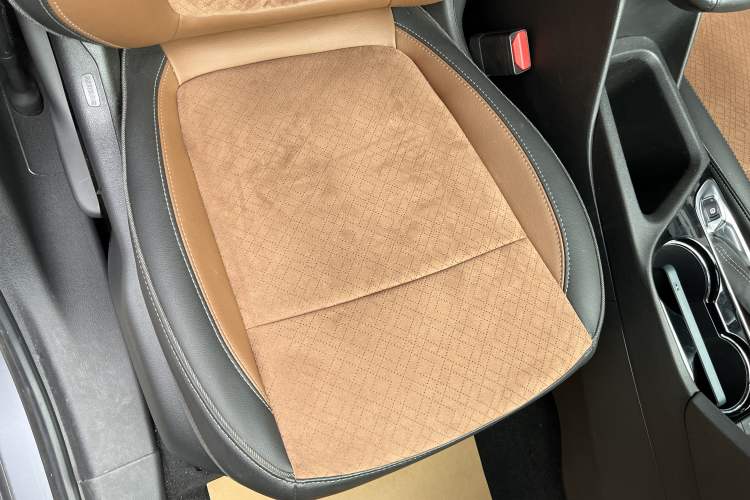 Used Buick Encore GX 2020 20T CVT Two-Wheel Drive Luxury Version Interior 12