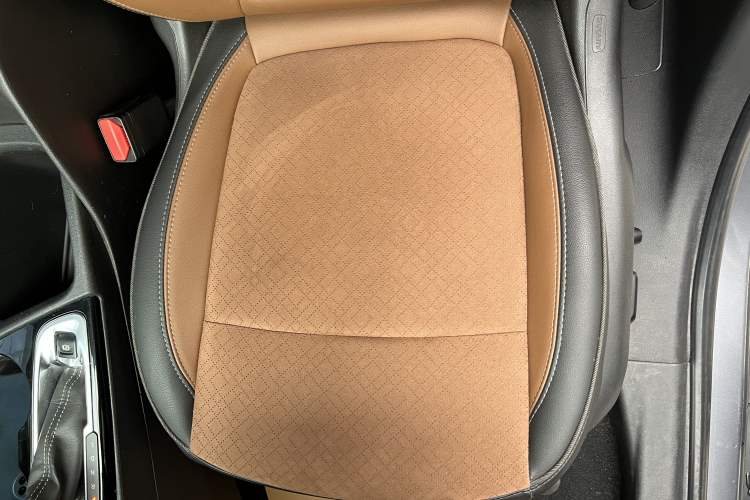 Used Buick Encore GX 2020 20T CVT Two-Wheel Drive Luxury Version Interior 3