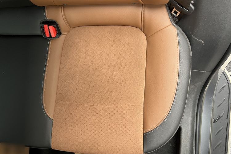 Used Buick Encore GX 2020 20T CVT Two-Wheel Drive Luxury Version Interior 6