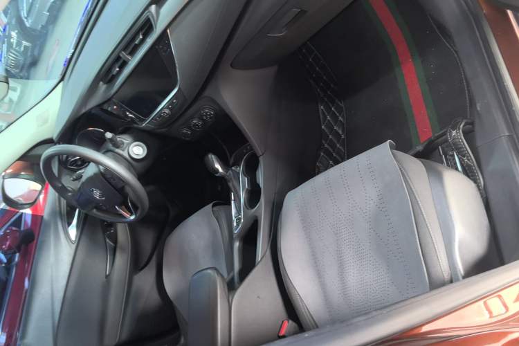 Used Buick Encore GX 2020 20T CVT Two-Wheel Drive Comfort Version Interior 3