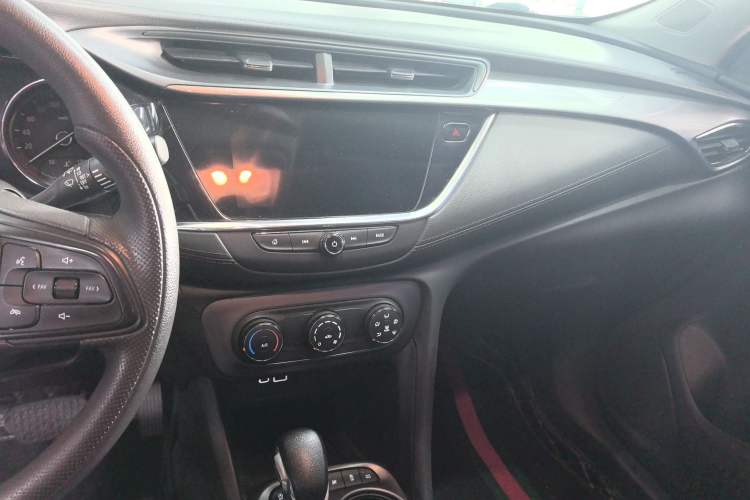 Used Buick Encore GX 2020 20T CVT Two-Wheel Drive Comfort Version Interior 4