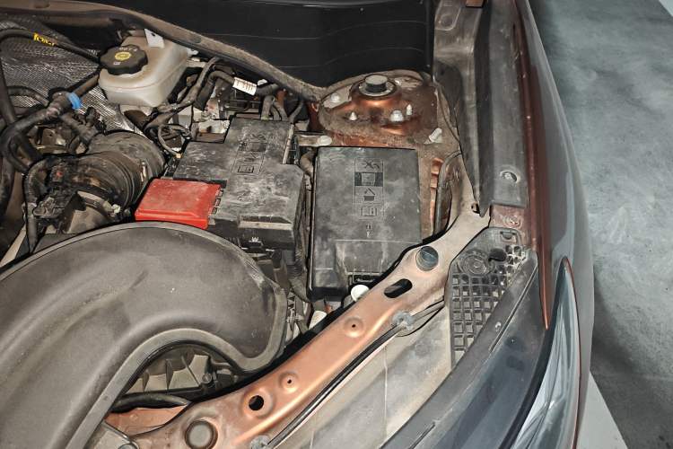 Used Buick Encore GX 2020 20T CVT Two-Wheel Drive Luxury Version Engine Bay Left