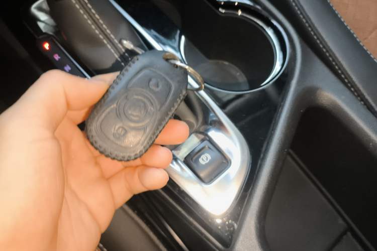 Used Buick Encore GX 2020 20T CVT Two-Wheel Drive Luxury Version Interior 1