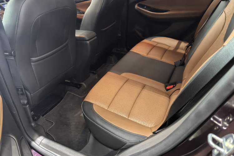 Used Buick Encore GX 2020 20T CVT Two-Wheel Drive Flagship Version Interior 2