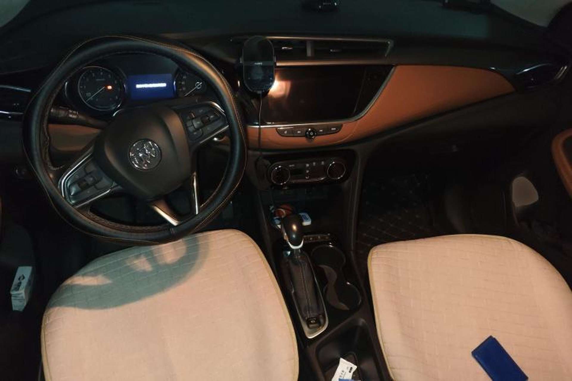 Used Buick Encore GX 2020 20T CVT Two-Wheel Drive Luxury Version Interior 2