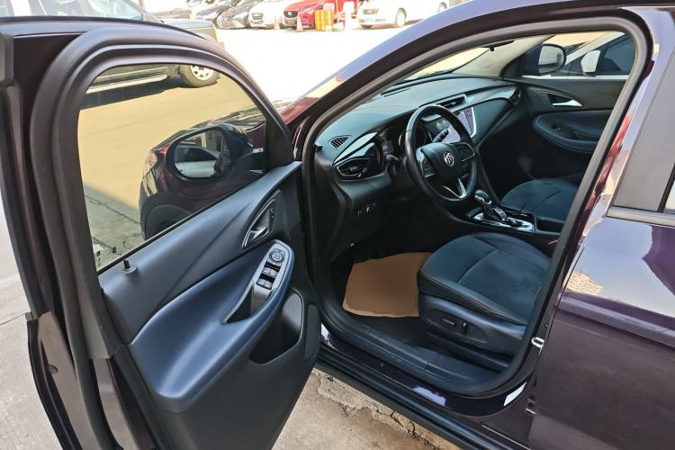 Used Buick Encore GX 2020 20T CVT Two-Wheel Drive Luxury Version Interior 3