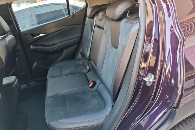 Used Buick Encore GX 2020 20T CVT Two-Wheel Drive Luxury Version Interior 4