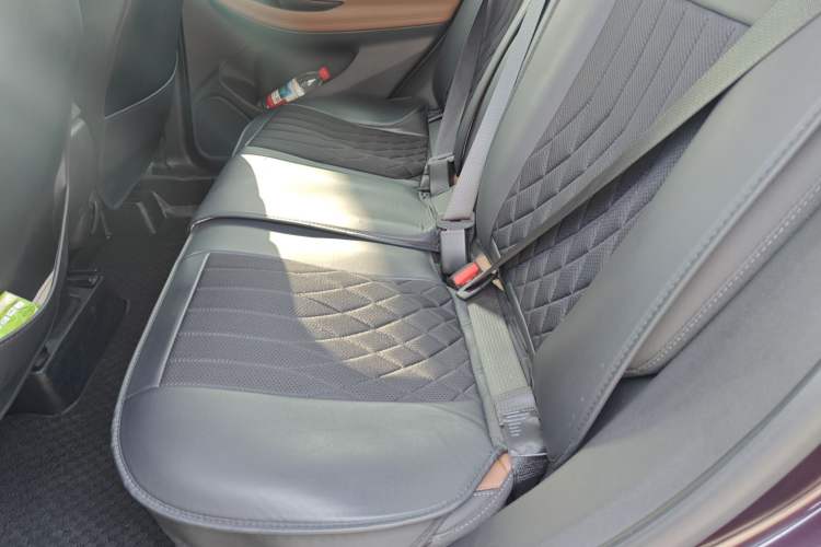 Used Buick Encore GX 2020 20T CVT Two-Wheel Drive Luxury Version Interior 4