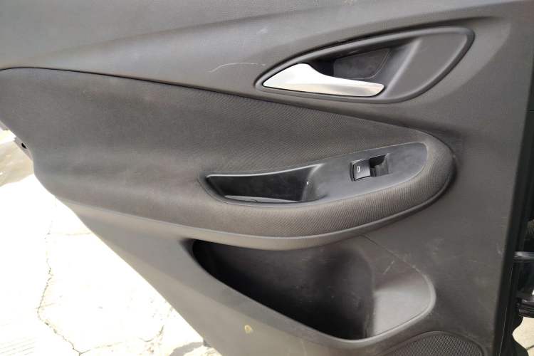 Used Buick Encore GX 2020 20T CVT Two-Wheel Drive Comfort Version Interior 8