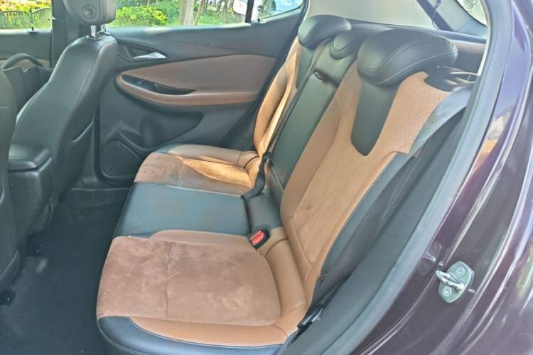Used Buick Encore GX 2020 20T CVT Two-Wheel Drive Luxury Version Left Rear Seat