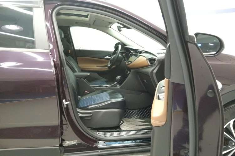 Used Buick Encore GX 2020 20T CVT Two-Wheel Drive Luxury Version Right Front Seat