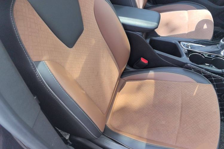 Used Buick Encore GX 2020 20T CVT Two-Wheel Drive Luxury Version Right Front Seat
