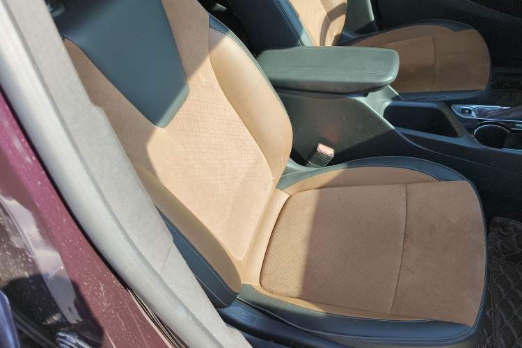 Used Buick Encore GX 2020 20T CVT Two-Wheel Drive Luxury Version Right Front Seat