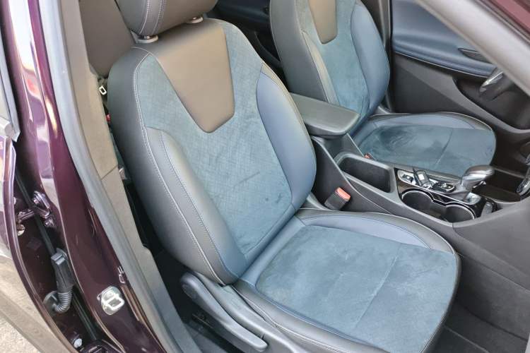 Used Buick Encore GX 2020 20T CVT Two-Wheel Drive Luxury Version Right Front Seat