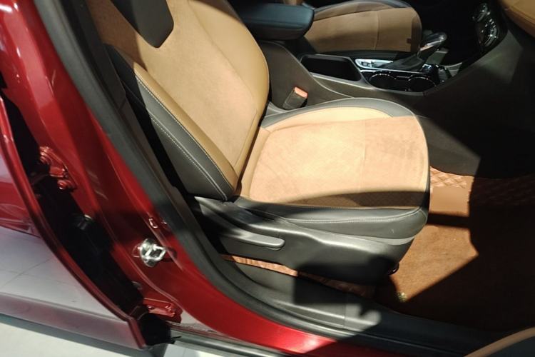 Used Buick Encore GX 2020 20T CVT Two-Wheel Drive Luxury Version Right Front Seat