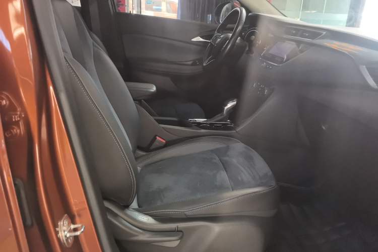 Used Buick Encore GX 2020 20T CVT Two-Wheel Drive Luxury Version Right Front Seat