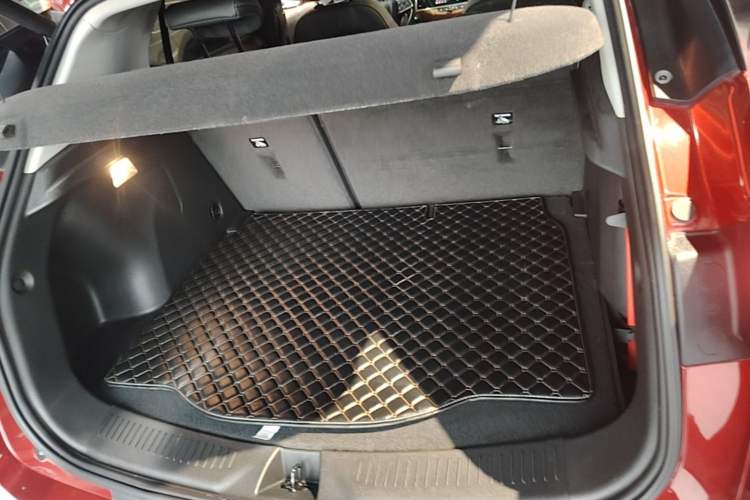 Used Buick Encore GX 2020 20T CVT Two-Wheel Drive Luxury Version Trunk