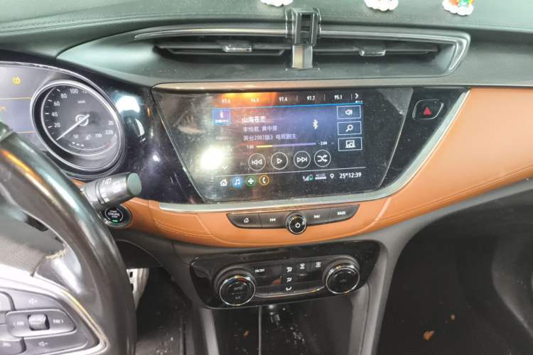Used Buick Encore GX 2020 20T CVT Two-Wheel Drive Luxury Version Audio And AC Panel
