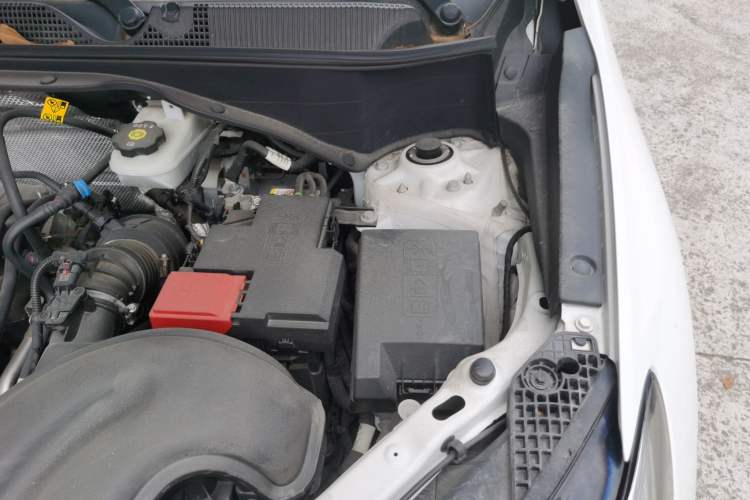 Used Buick Encore GX 2020 20T CVT Two-Wheel Drive Luxury Version Engine Bay Left