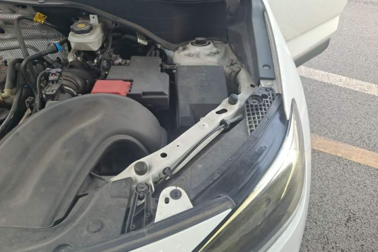 Used Buick Encore GX 2020 20T CVT Two-Wheel Drive Luxury Version Engine Bay Left