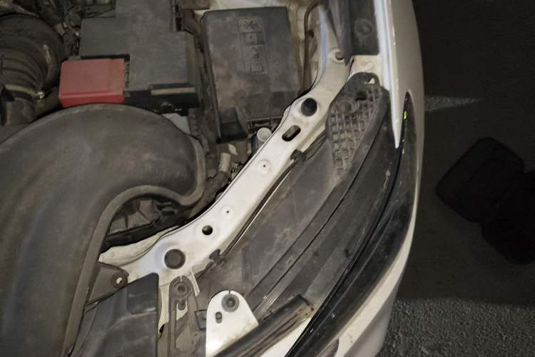 Used Buick Encore GX 2020 20T CVT Two-Wheel Drive Luxury Version Engine Bay Left