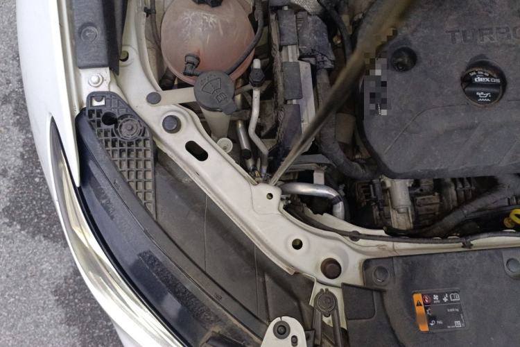 Used Buick Encore GX 2020 20T CVT Two-Wheel Drive Luxury Version Engine Bay Right